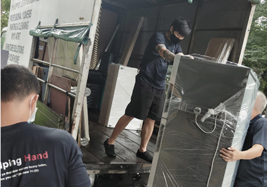 The helping hand movers