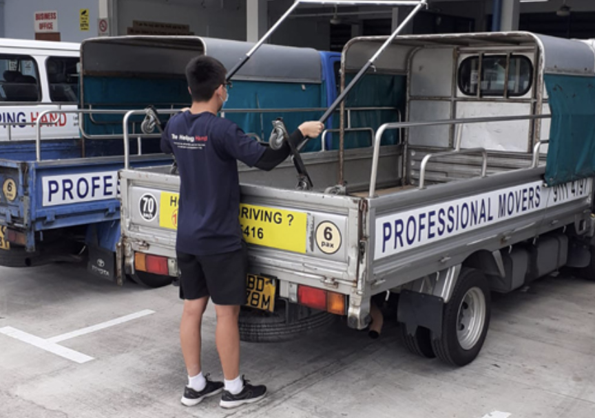 professional movers at the helping hand